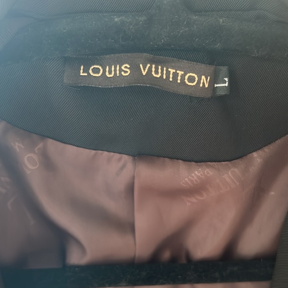 Louis Vuitton - Picture 4 of 7